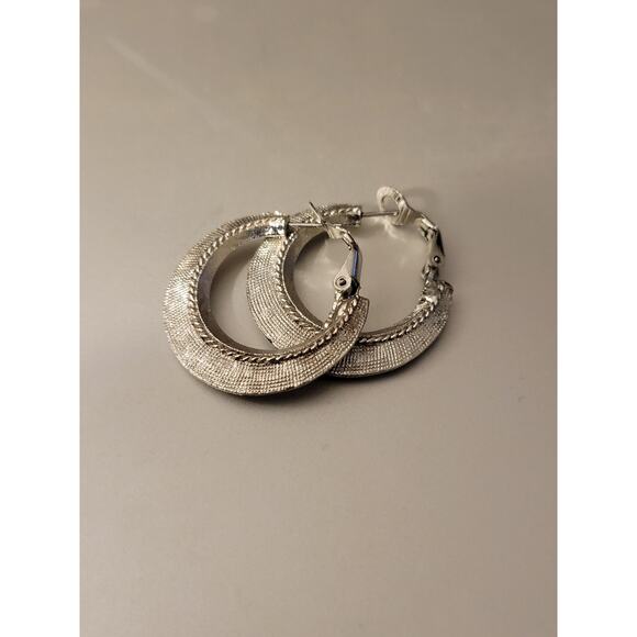 Stainless silver 1" Scrolled Etched Hooped Earrings - Picture 1 of 6